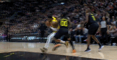 手游推荐-詹姆斯压哨绝杀浓眉，全场沸腾！经典一战再现传奇