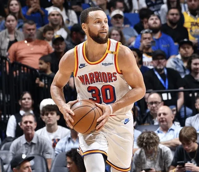 好玩的手游-库里连续十二场比赛得分超过领先优势明显，曼联不断突破！的简单介绍